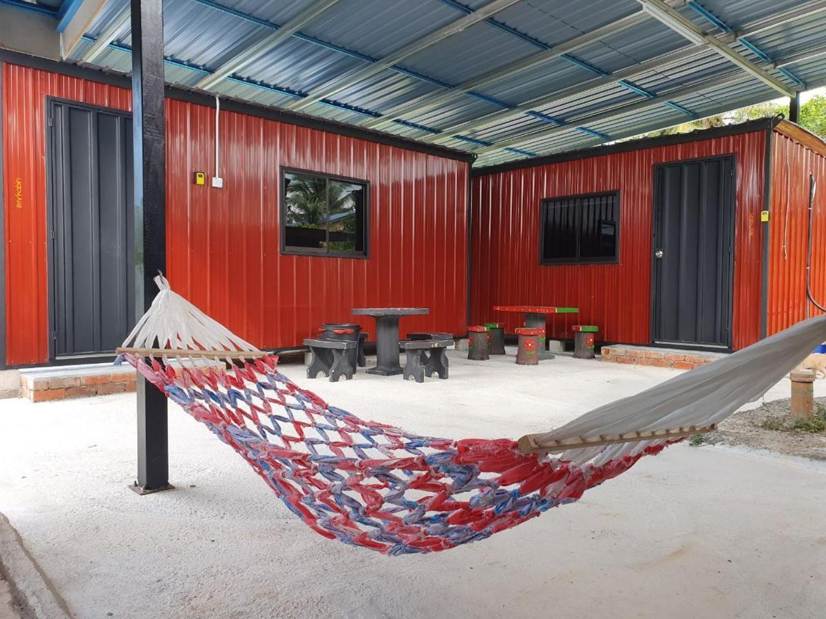 Padang Besar Red Cabin Homestay Exterior foto